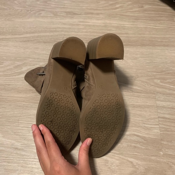Tan booties with buckle - 9.5 - Picture 4 of 4